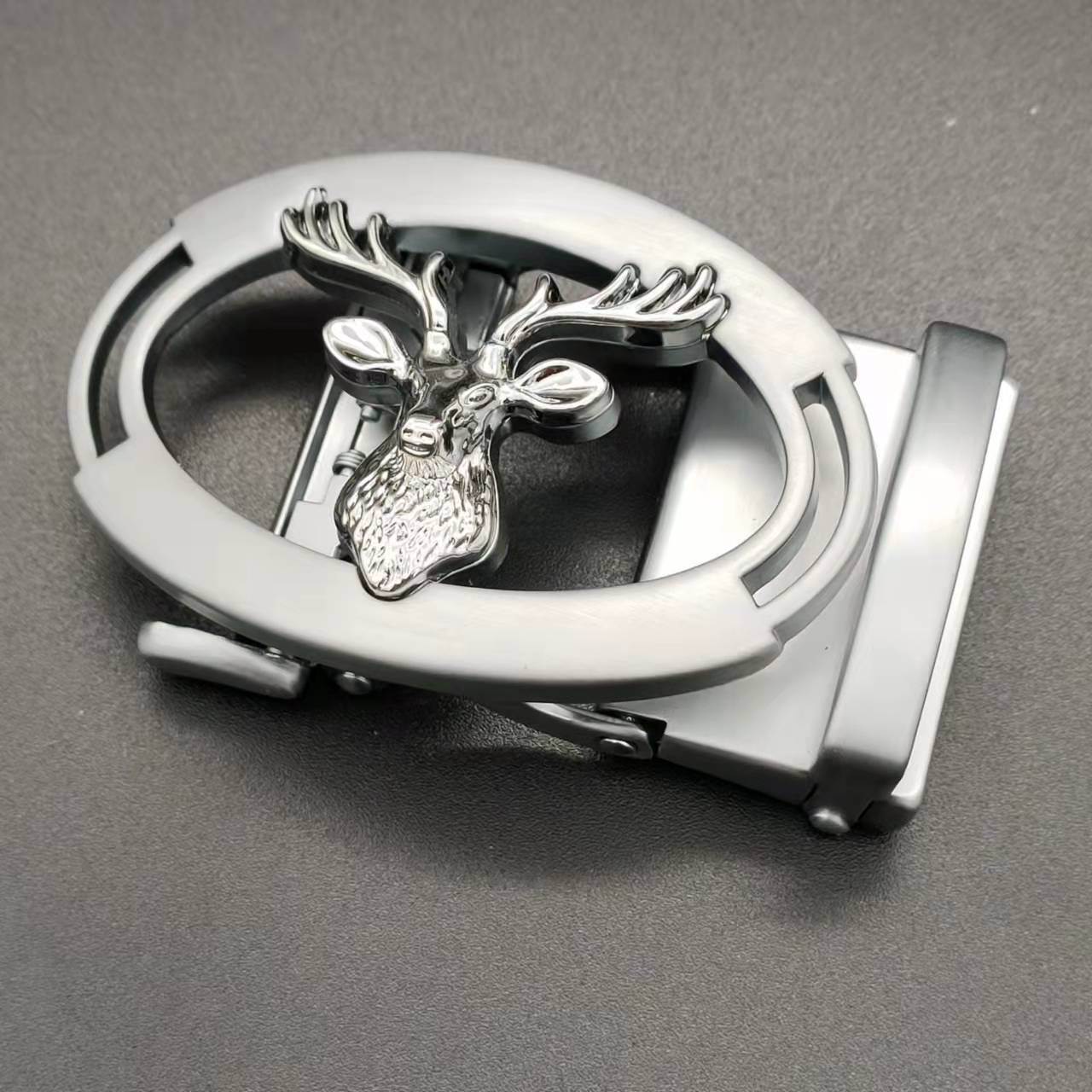 新款时尚休闲男士时尚椭圆麋鹿自动皮带扣腰带扣商务皮带扣锌合金