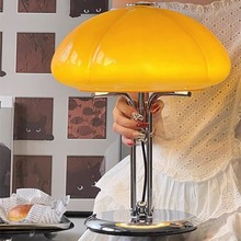 中古客厅沙发南瓜台灯卧室法式简约民宿设计师创意立式蘑菇台灯