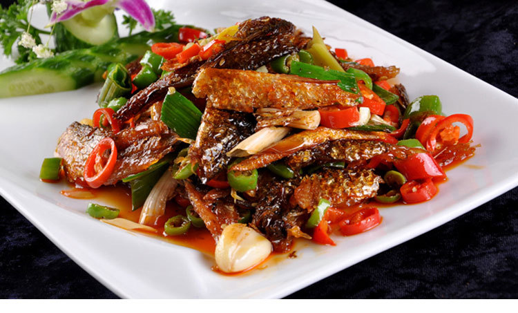 厂家供应湖南特产 农家柴火烟熏东江鱼鱼干腊鱼手撕鱼火焙鱼批发