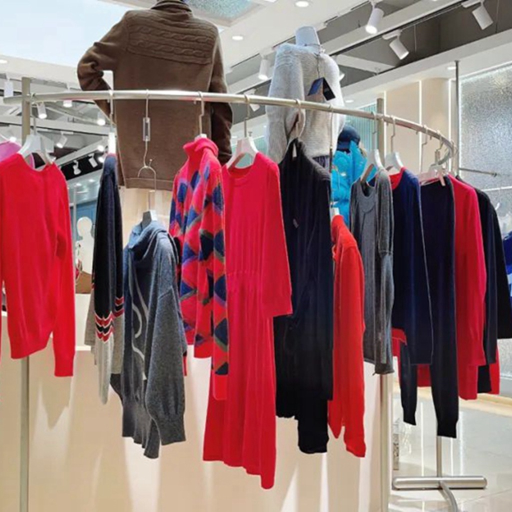 德凯佳山羊绒毛品牌折扣女装直播供应商 知篇一手货源