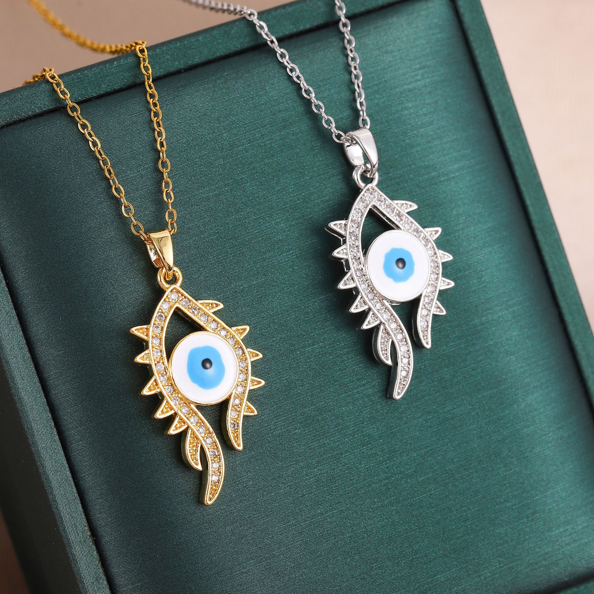 跨境热卖钛钢项链女土耳其蓝眼睛恶魔之眼吊坠配饰轻奢锁骨链饰品
