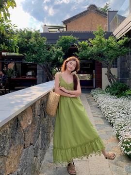 复古民族风绿色吊带连衣裙女夏季新款小众设计感弹力显瘦气质长裙