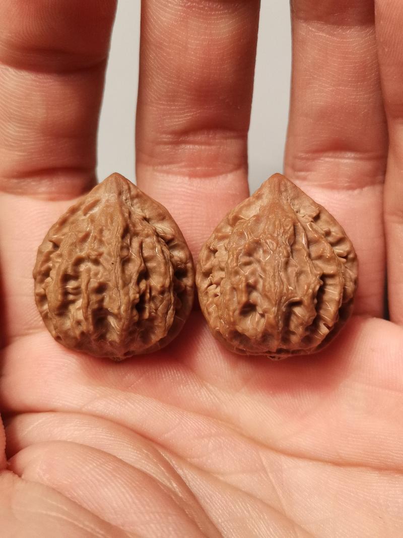 矮桩文玩野生小核桃手捻正圆小对京八棱秋子磨盘精品狮子头手把件