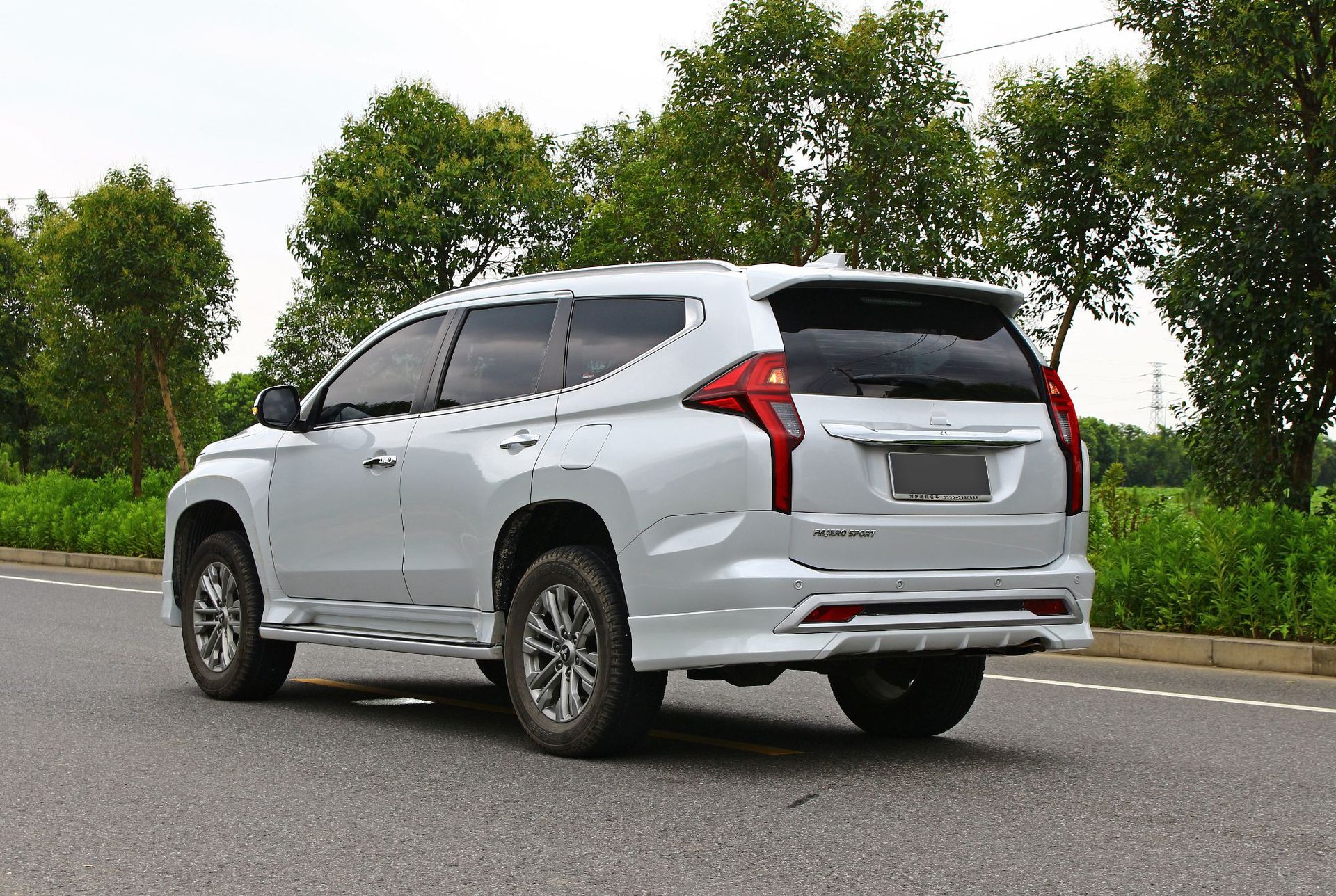 适用于16-20款三菱帕杰罗劲畅改装大包围运动套件尾翼后唇行李架