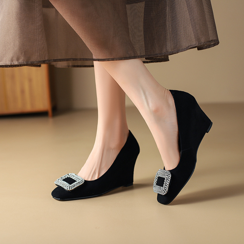 琳哒鞋业~优雅法式水钻方扣真皮单鞋24秋季新款方头浅口坡跟鞋女