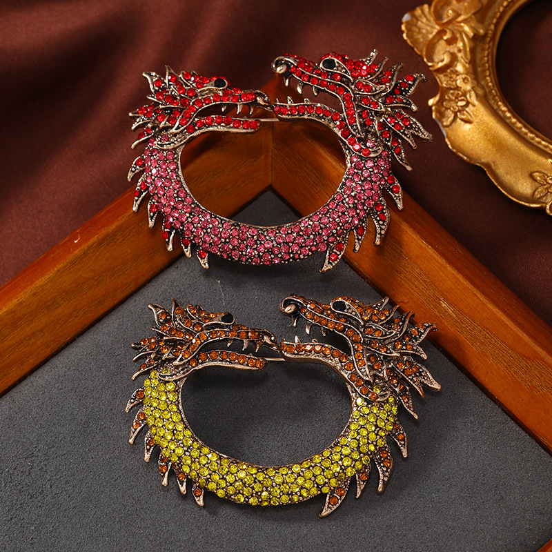 中国风生肖龙胸针画油镶钻红蓝绿黄飞龙蛟龙别针龙年别针配饰饰品