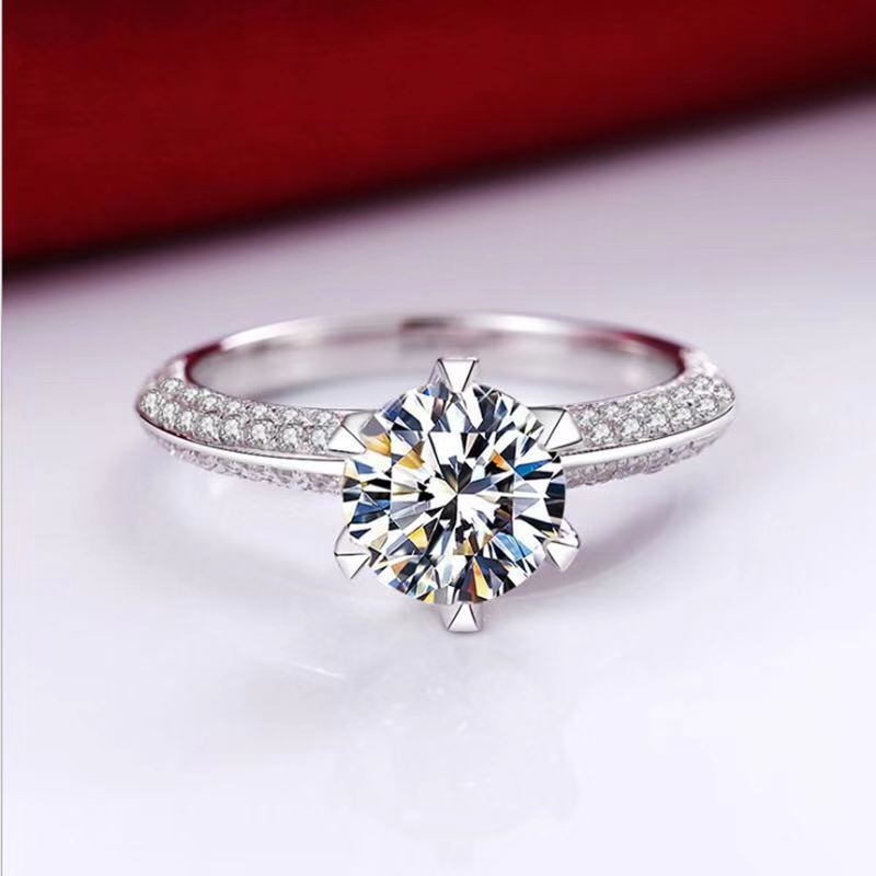 18k白金豪华款半壁江山一克拉d色莫桑石戒指 时尚镶钻六爪婚戒