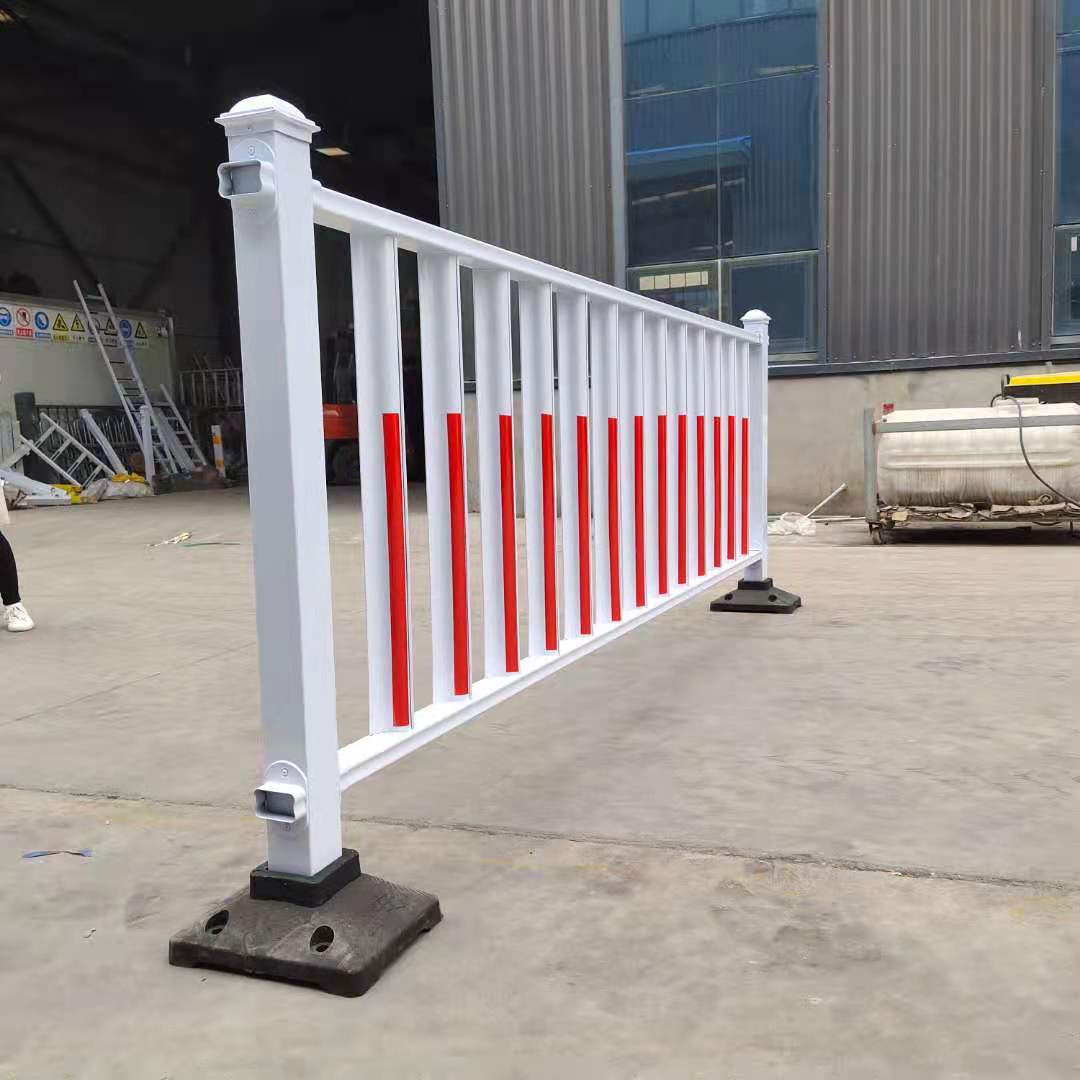 市政护栏道路中间隔离栏杆锌钢马路人行道围栏城市交通施工铁栅栏