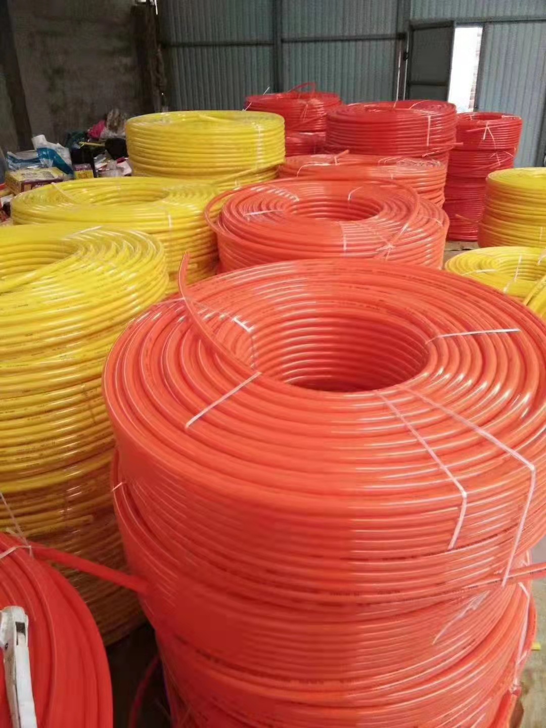 厂家供应家装地热管工程地暖管阻氧pe-rt双层地热管材4分6分全套