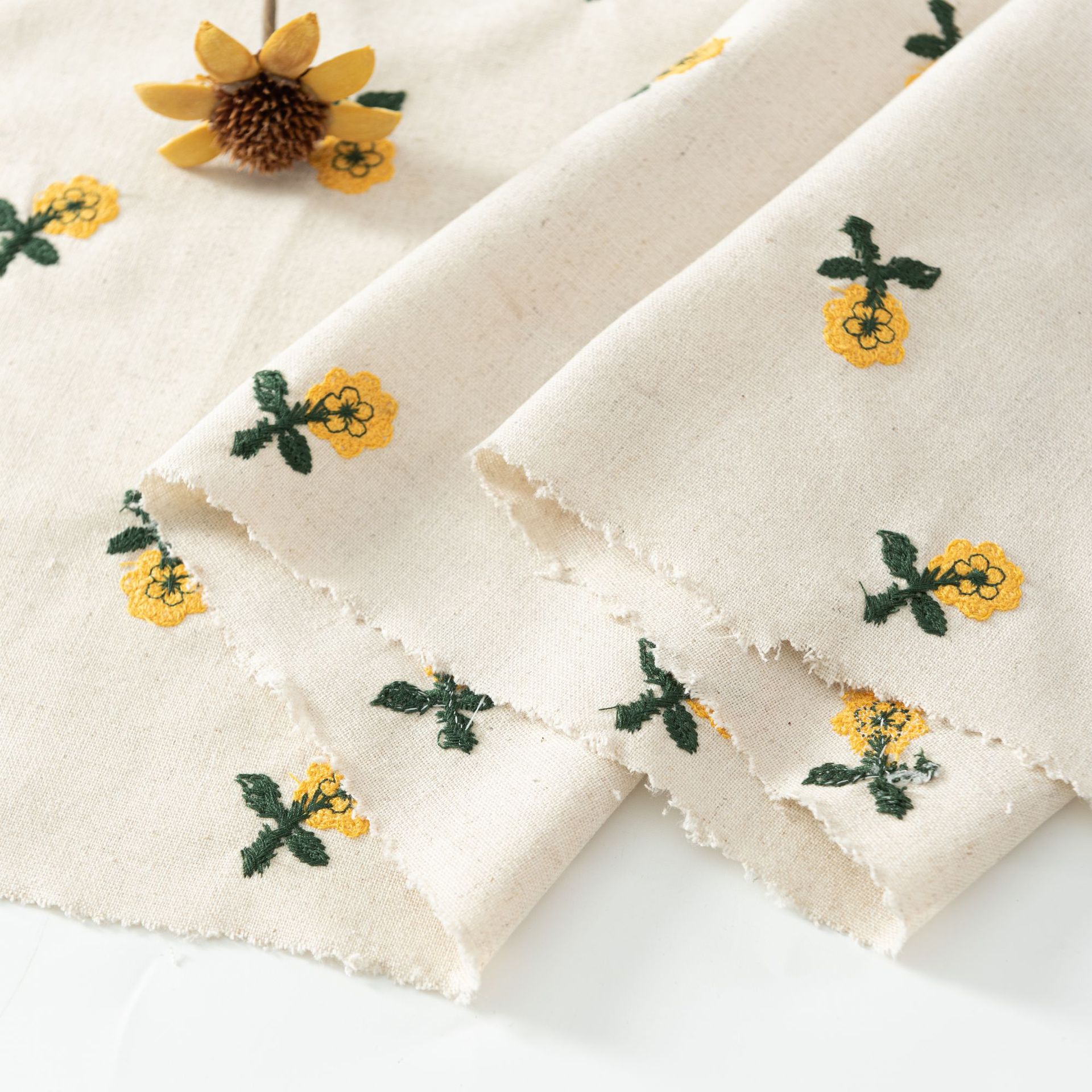 0成交2米重工艺日式绣花布料棉麻布料松树三色刺绣包包布料餐巾盒面料