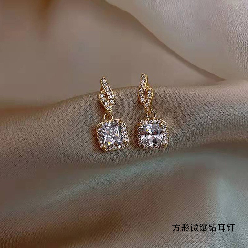 Sterling Silver Needle Earrings High Quality Wholesale Temperament Korean High Sense Socialite Earrings Retro Minority Ear Studs