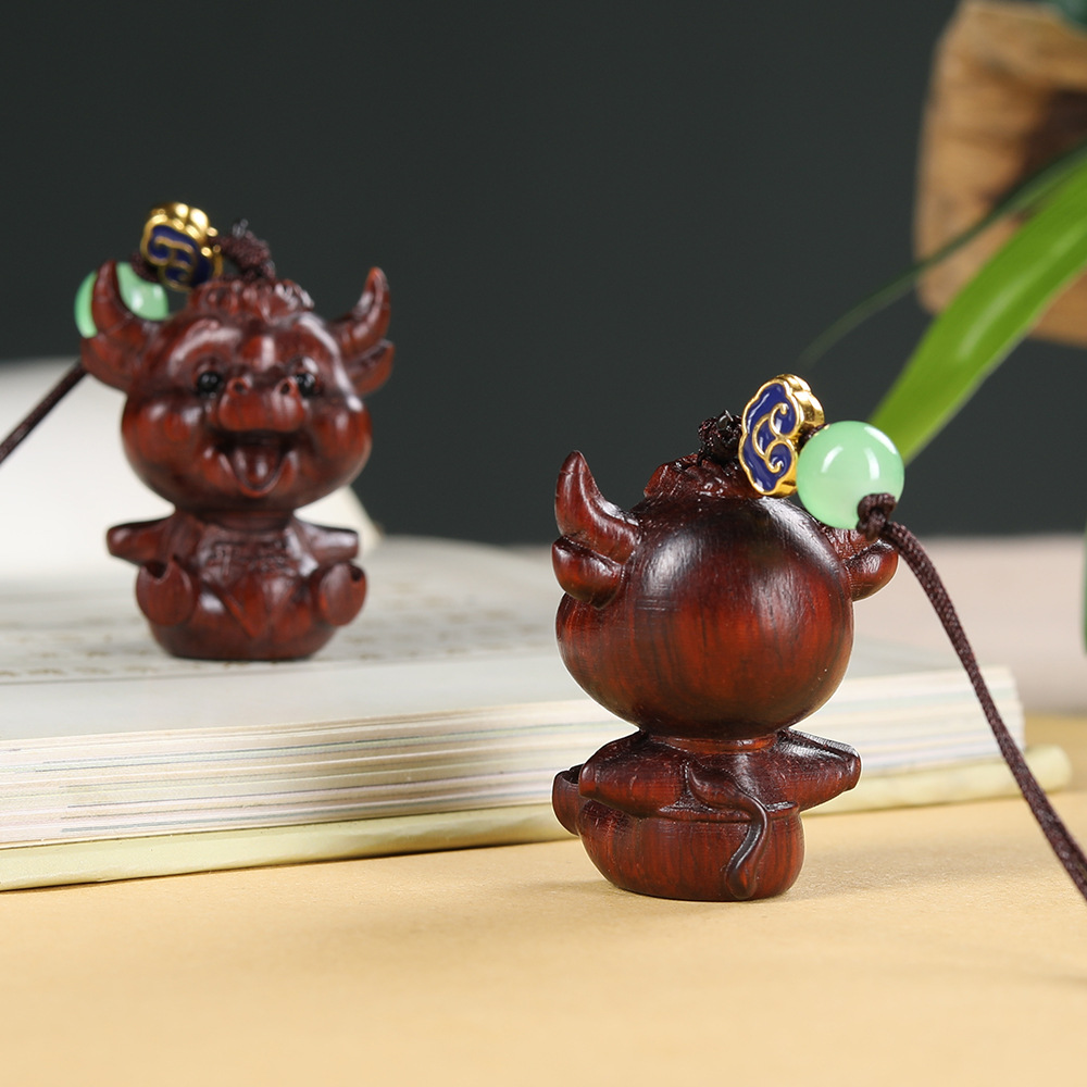 小叶紫檀卡通生肖牛吊坠车钥匙扣手机挂件创意文玩牛气冲天木雕