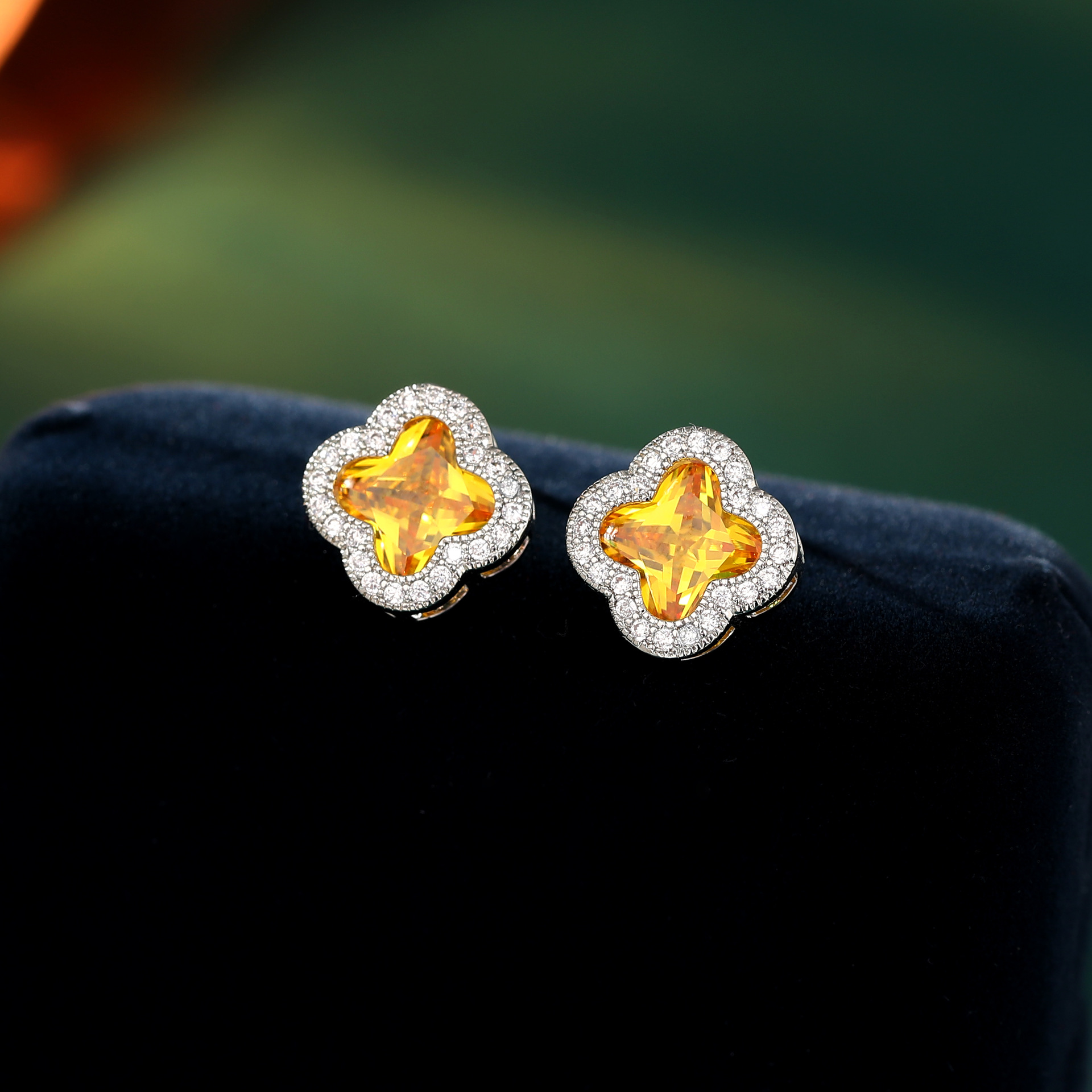 Korean Fashion Earrings Light Luxury Temperament Flower Stud Earrings Clover Clavicle Chain 925 Silver Pin Earrings Jewelry Set