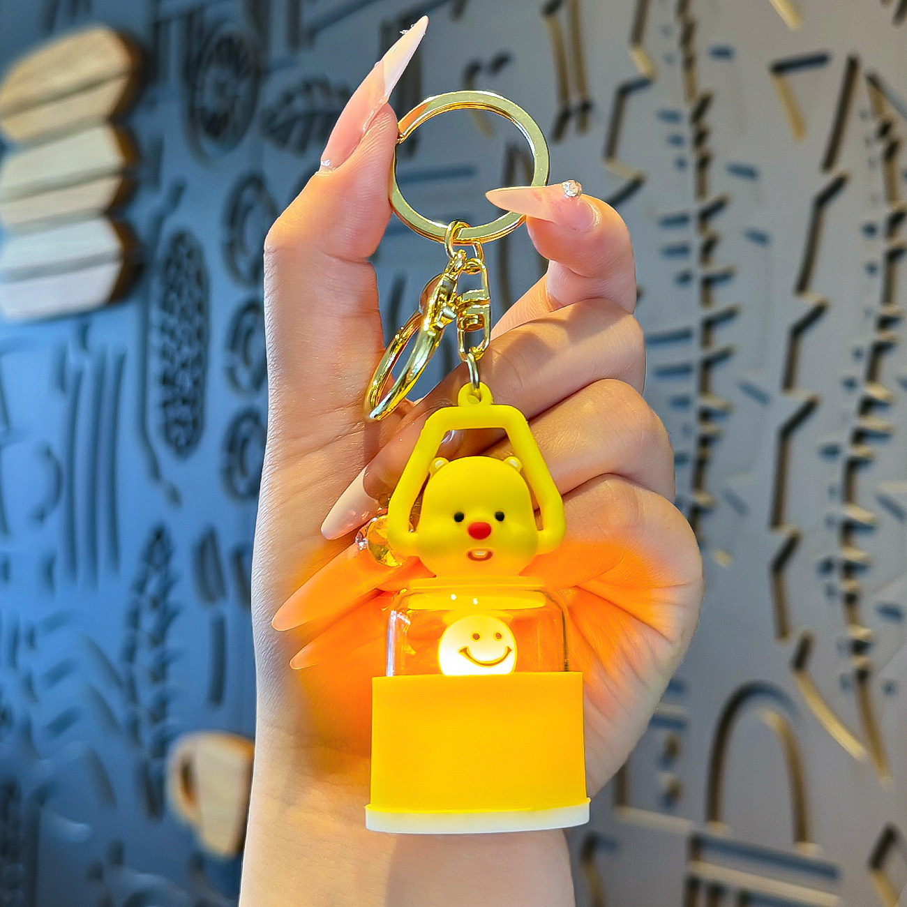 Creative Little Beaver Night Light Keychain Cute Schoolbag Hanging Decoration Doll Key Ring Pendants Car Couple Small Pendant