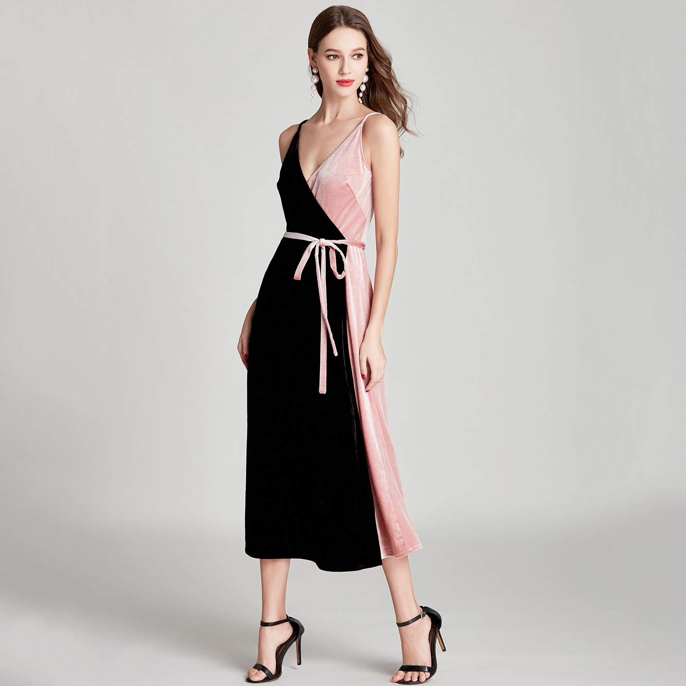 新款天鹅绒双色拼接开叉显瘦腰带晚礼服细肩带舞会短款