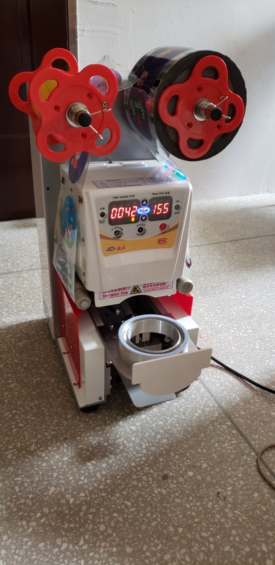 新款益芳et-95sn封口机台湾益芳封口机封杯机奶茶机全自动封杯机