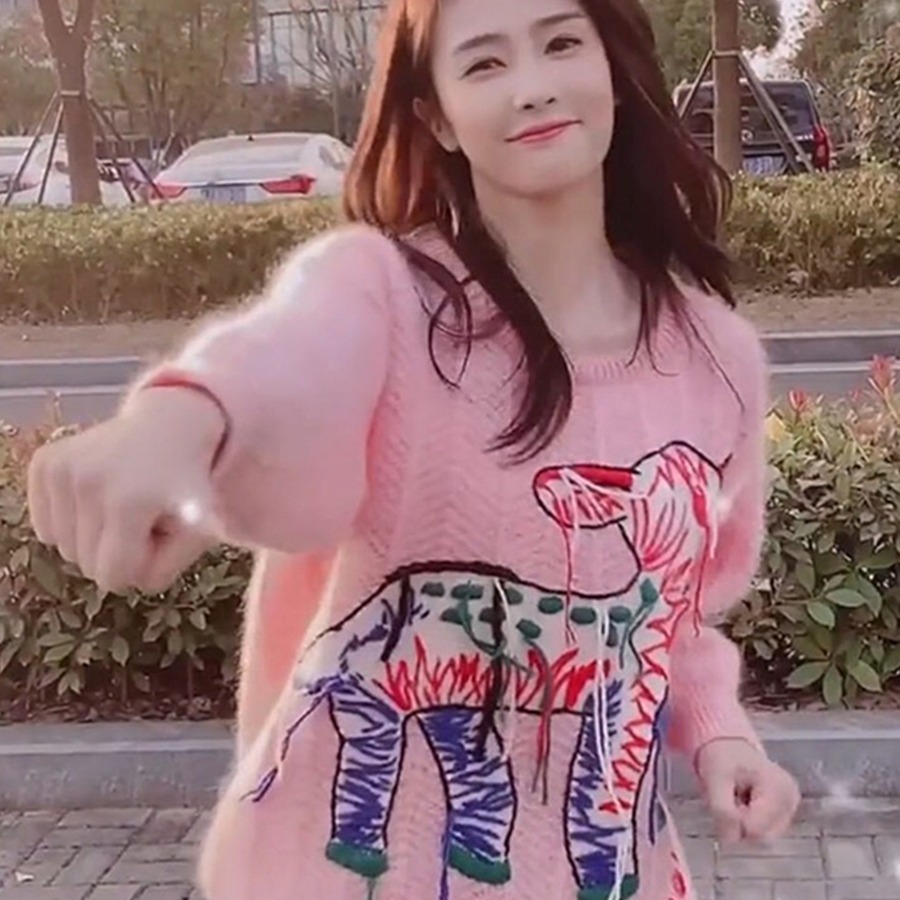 现货2021毛衣网红时尚新款女抖音白鹿同款慵懒粉色小鹿刺绣流苏