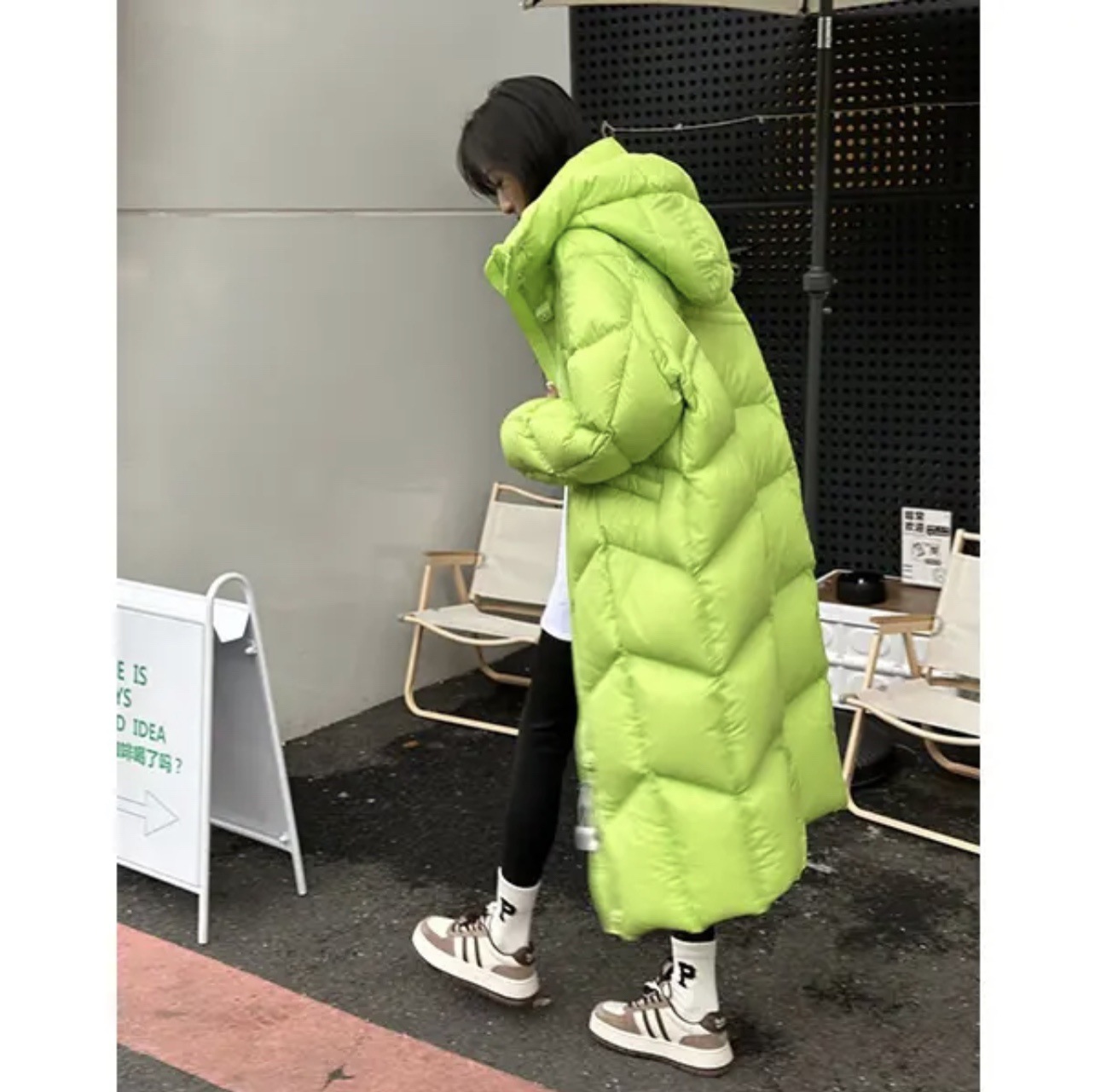 90白鸭绒设计感超长茧型羽绒服女中长款2023冬新绿色过膝欧货外套