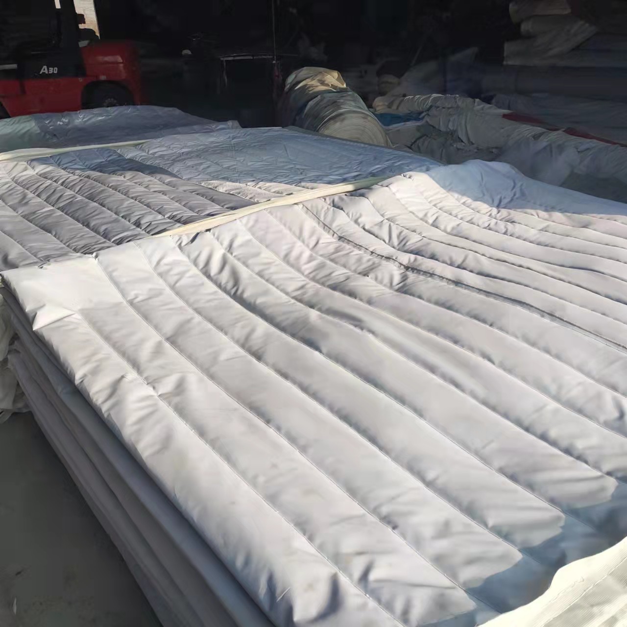 南京供建筑混凝土保温保暖被 黑心棉夹心加厚防雨雪防寒工程棉被