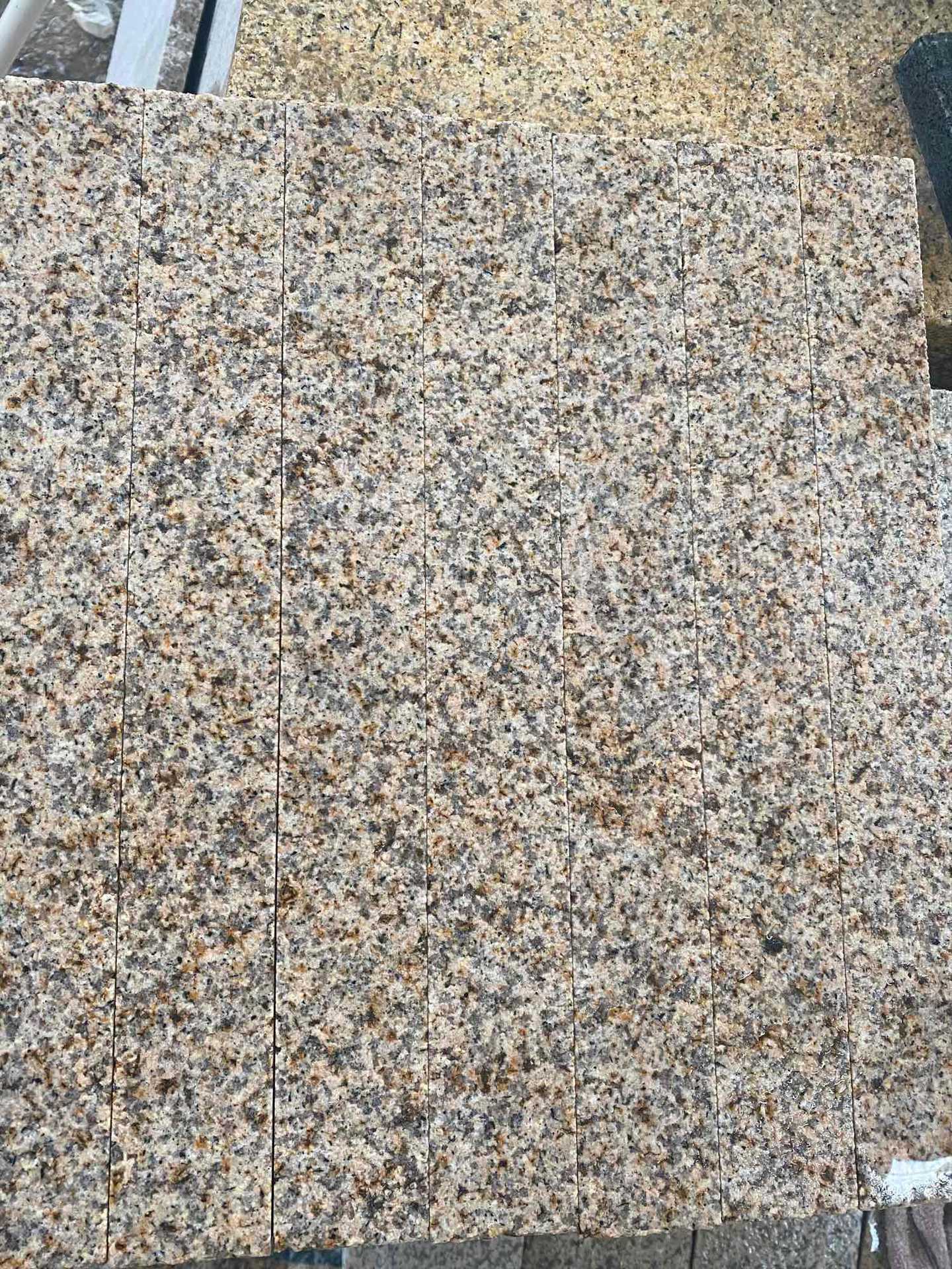 漳浦锈黄锈石喷砂面荔枝面