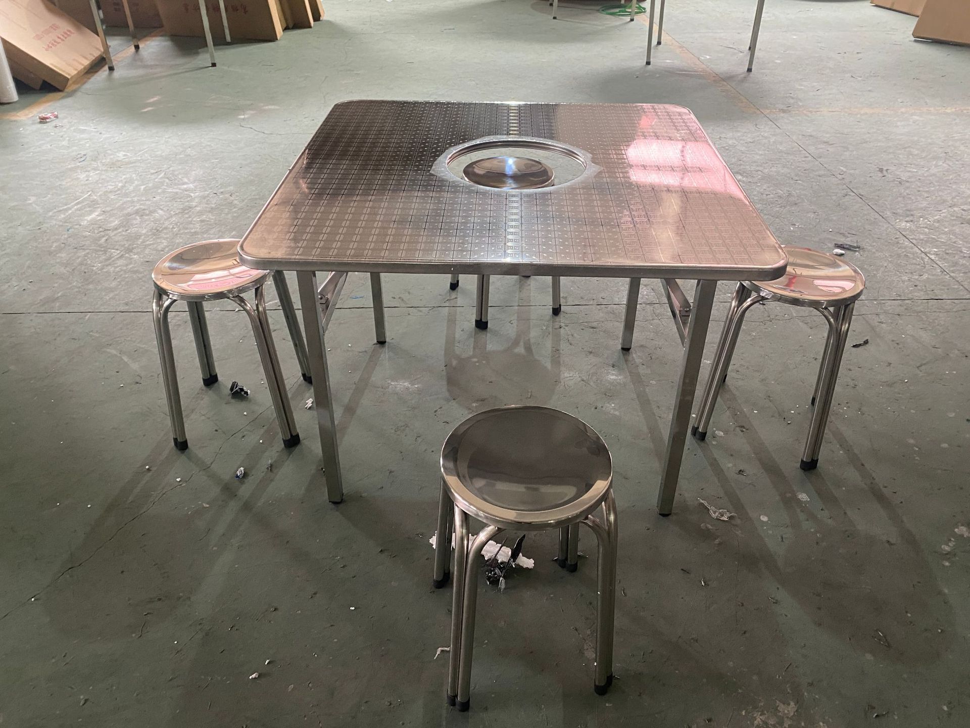 厂家批发不锈钢火锅桌折叠桌摆摊家用户外简易饭桌烤火方桌出租房