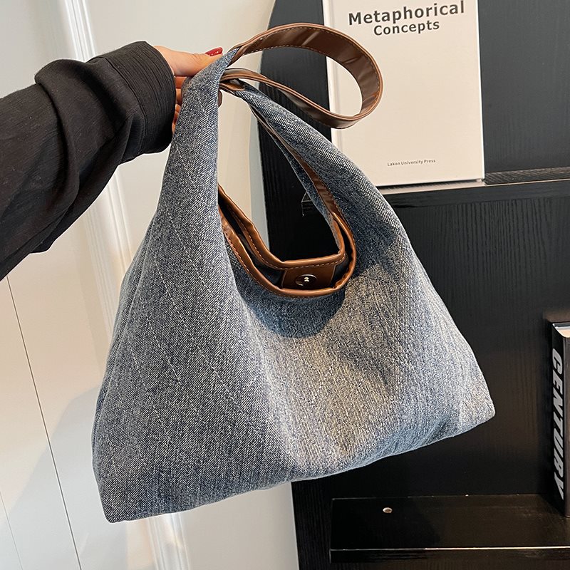 牛仔布包包女大容量2024新款慵懒大学生上课单肩高级感通勤托特包