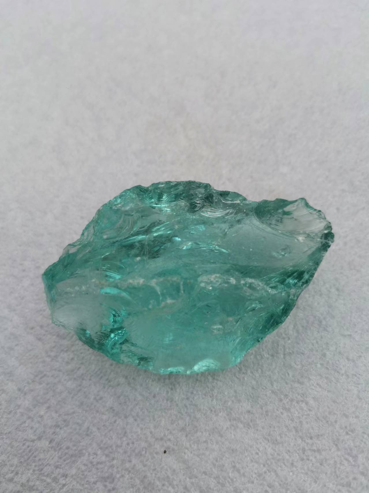 厂家供应浅蓝海琉璃原石仿水晶石蓝色玻璃装饰布景摆件造景工艺品