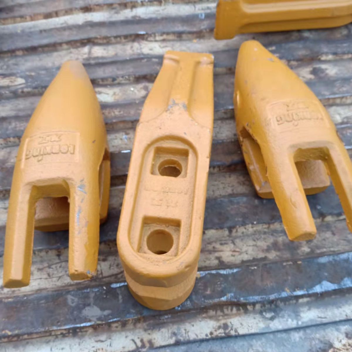 超耐磨龙工3050装载机配件铲齿中齿铲车铲齿斗齿齿根铲牙铲尖边齿