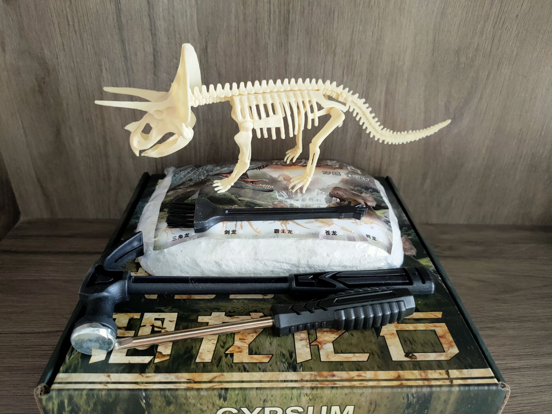 考古挖掘化石恐龙盲盒宝石恐龙骨架模型儿童手工diy制作挖宝玩具