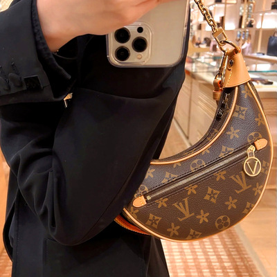 m81098 m lv 腋下包女真皮高级感包包2022新款大牌老花月牙包手提