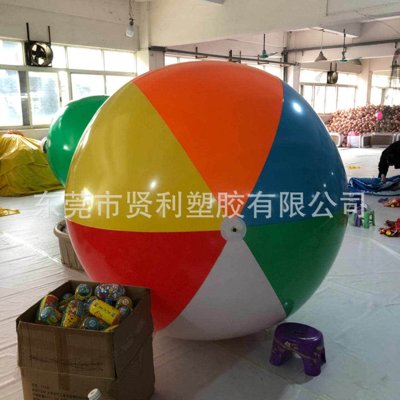 厂家跨境pvc巨型彩色充气沙滩球户外娱乐大型2米6色充气沙滩球