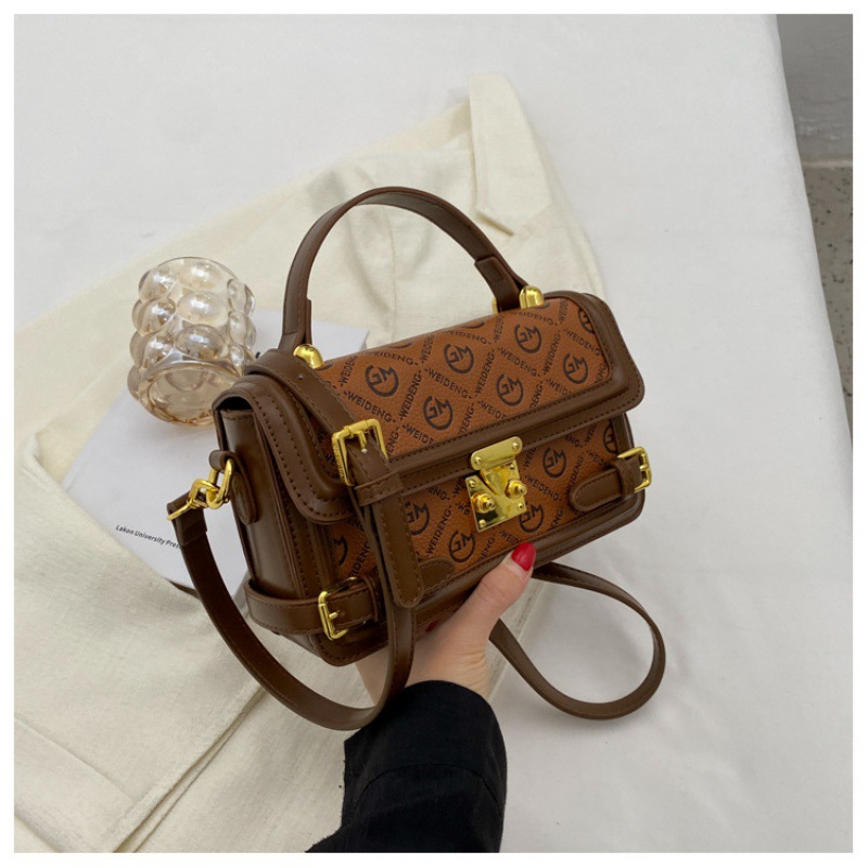 INS Special-Interest Design Light Luxury Textured Handbag 2022 Winter New Fashionable Stylish Contrast Color Shoulder Messenger Bag