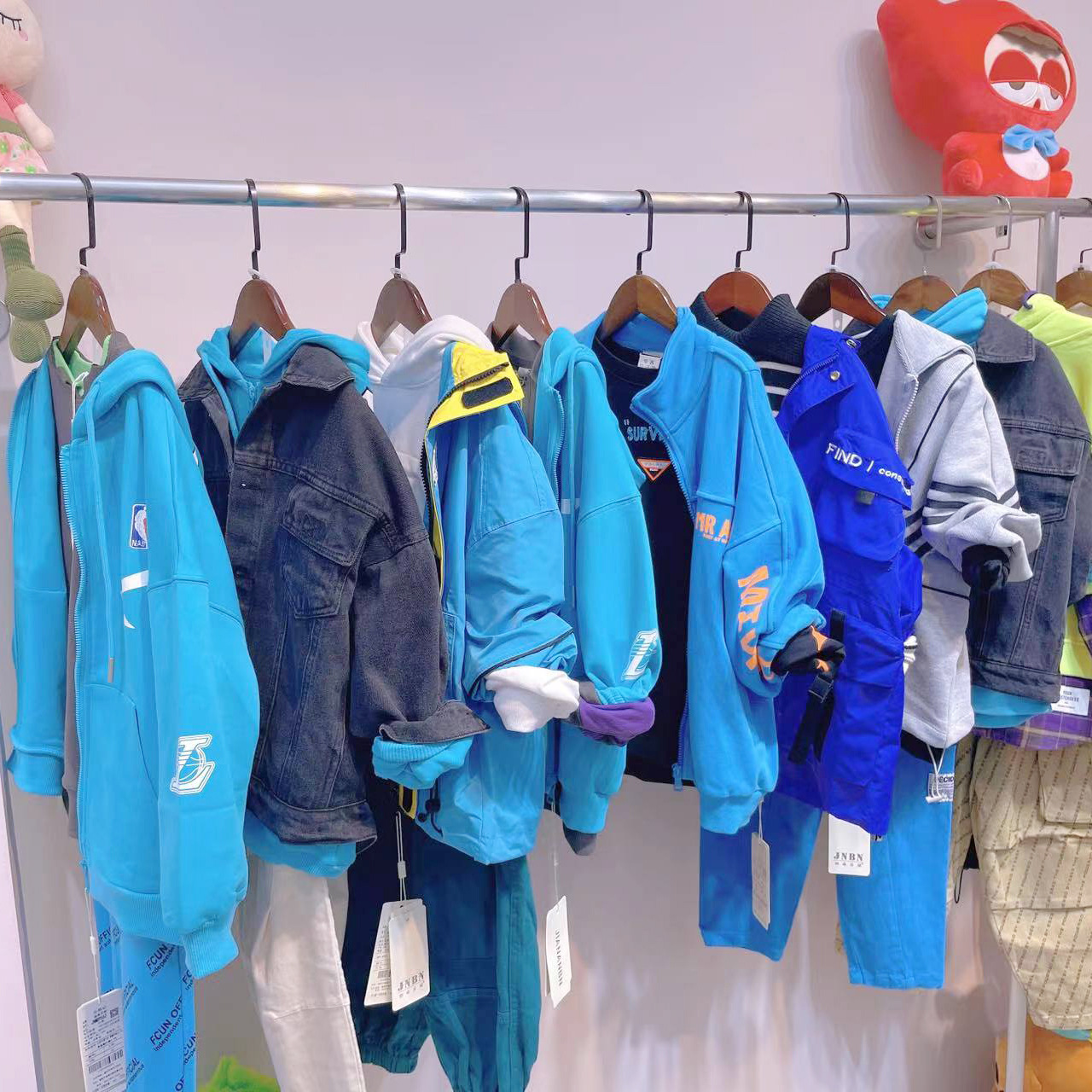 法语童装 英氏品牌童装尾货批发秋季新款外套套装 史努比直播引流