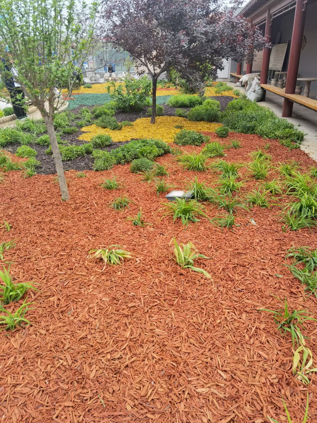 批发园林有机覆盖物染色木屑地表彩色覆盖物草坪花园装饰彩色树皮