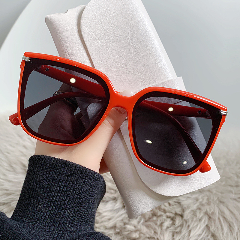 2024 New Sunglasses Small Red Book Same Retro Large Frame Plain Square Sunglasses Men and Women Street Shot 80001x