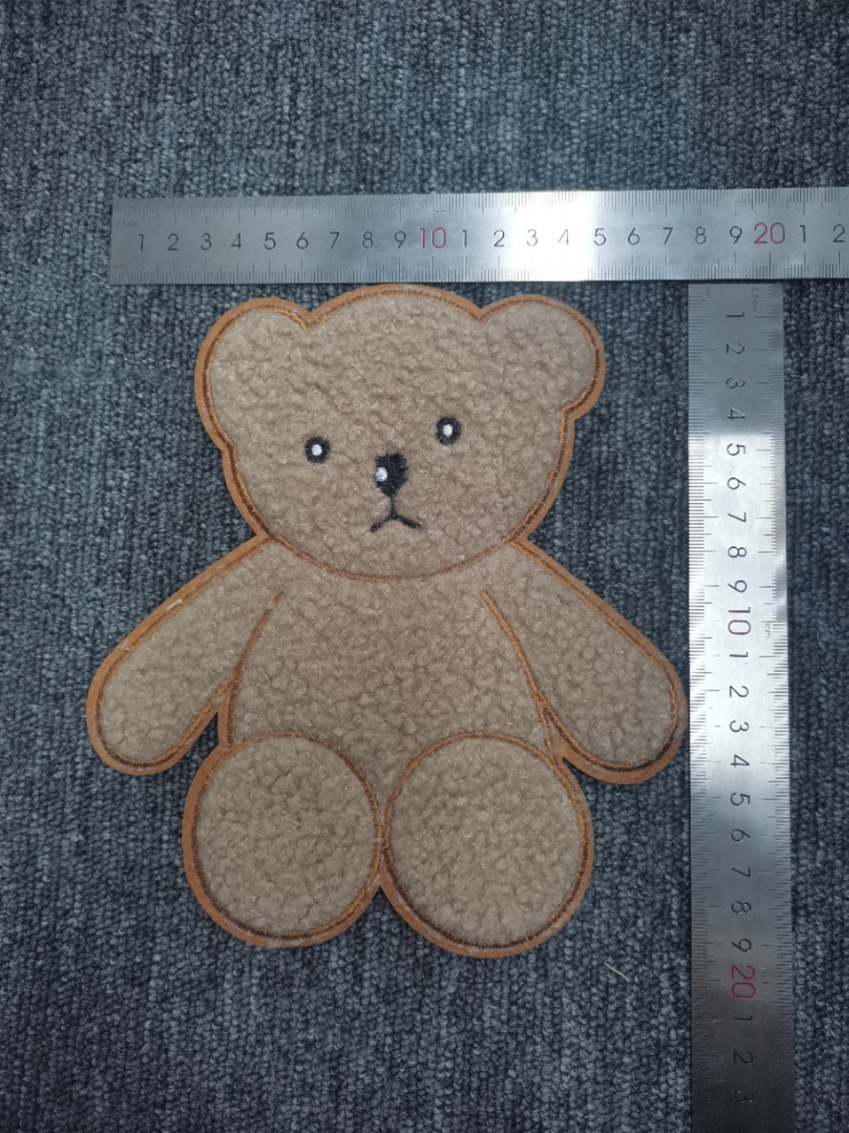小熊刺绣图片