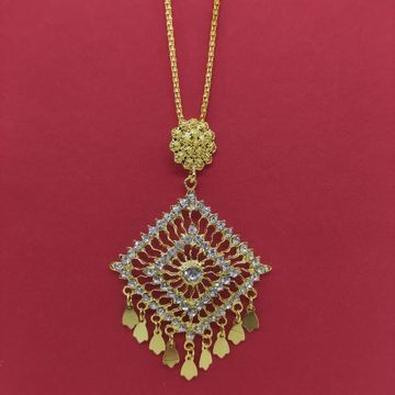 云南傣族泼水节菱形镶钻吊坠项链简单合金饰品精致毛衣链表演配饰