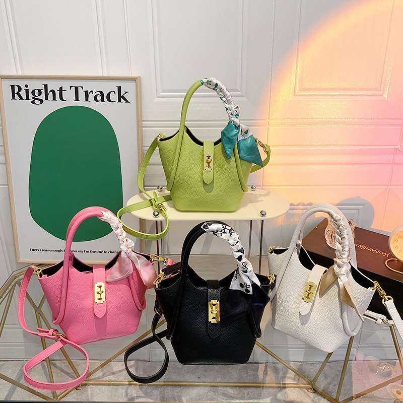 今年流行直播包包女夏季新款潮百搭斜挎包高级质感时尚手提水桶包