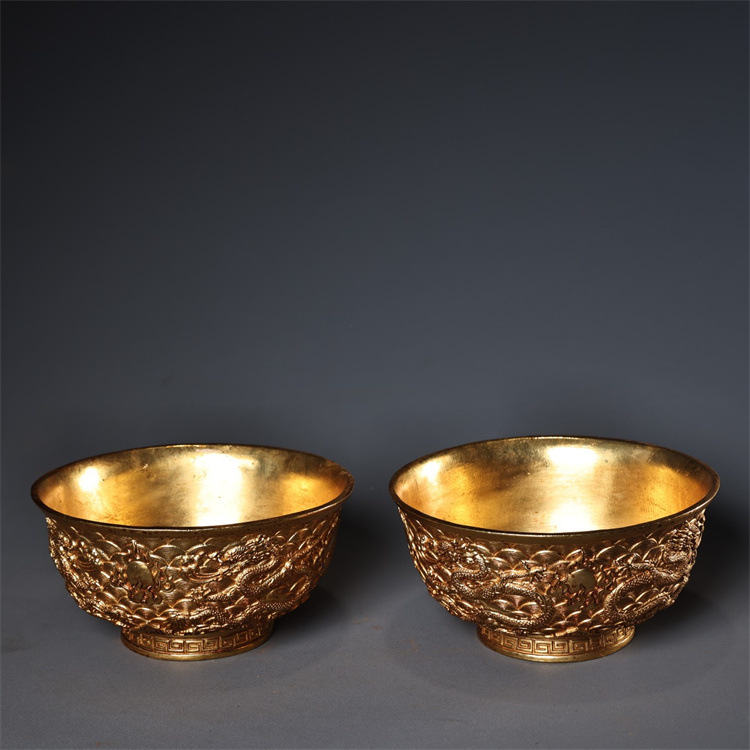 古董老物件收藏大清乾隆年制鎏金浮雕双龙戏珠碗仿铜碗家居摆件
