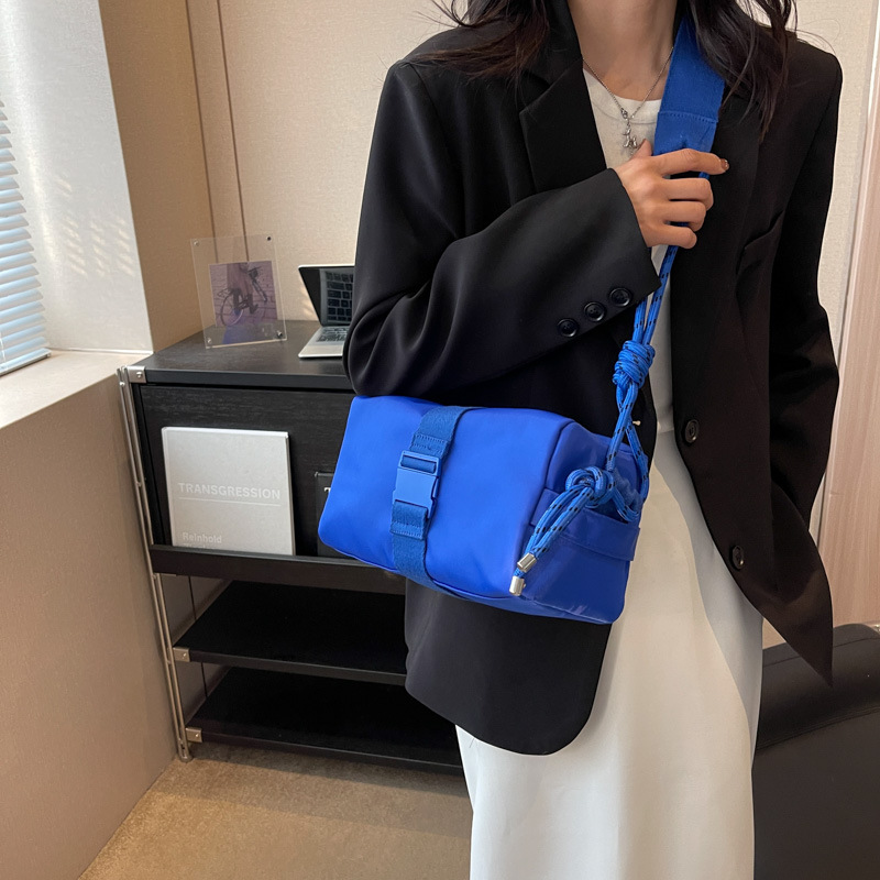 2023 New Ins Fashion Toast Bag Men's and Women's Square Shoulder Bag Trendy Klein Blue Sports Messenger Bag