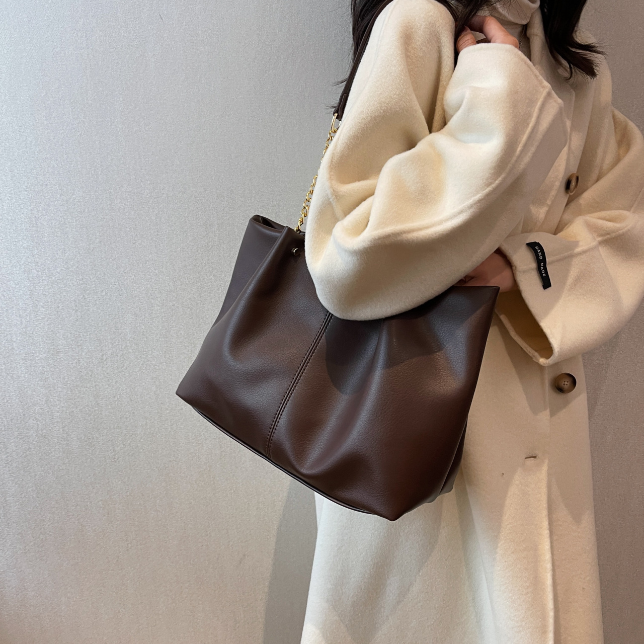 简约小众托特包女潮流百搭个性单肩包2022秋冬季新款韩系风格性感