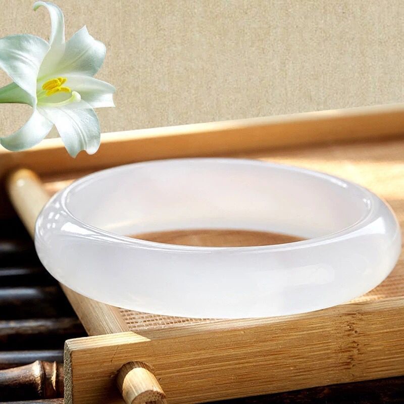 厂家批发 a货冰种白玉髓中宽加厚手镯 巴西冰透玛瑙玉石镯子饰品