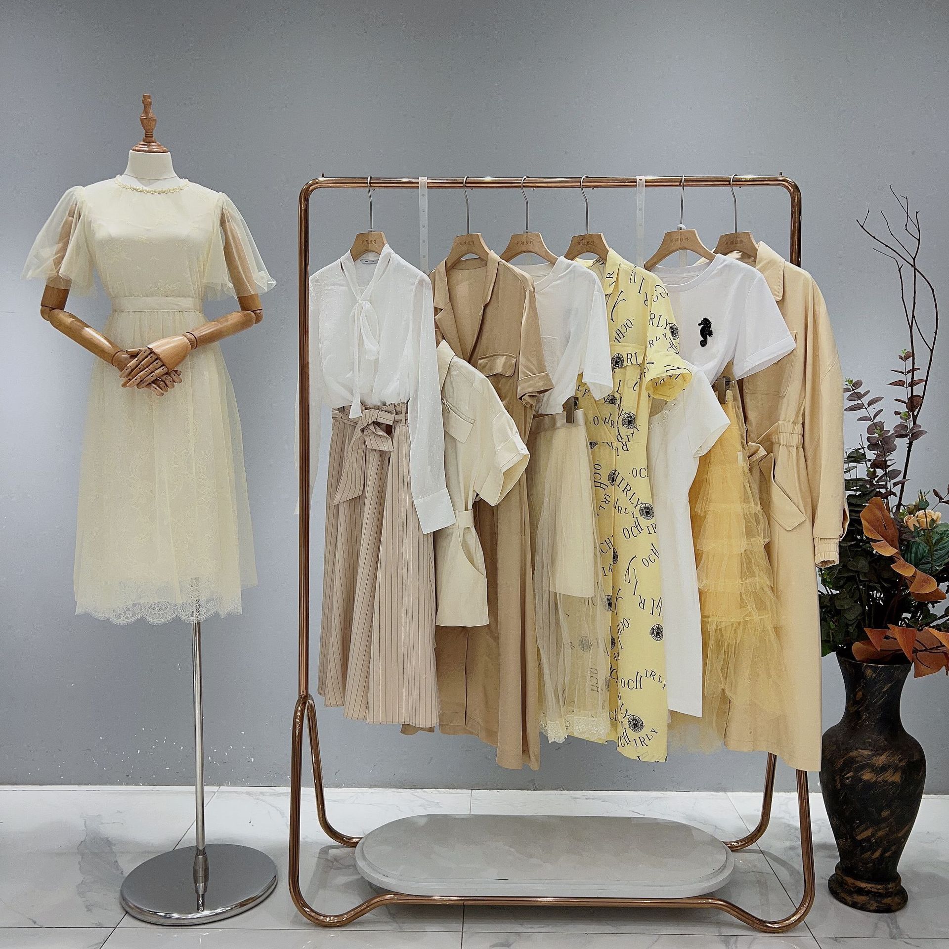 撤柜品牌女装批发连衣裙专柜裙子衣服实体直播一手货源批发走份