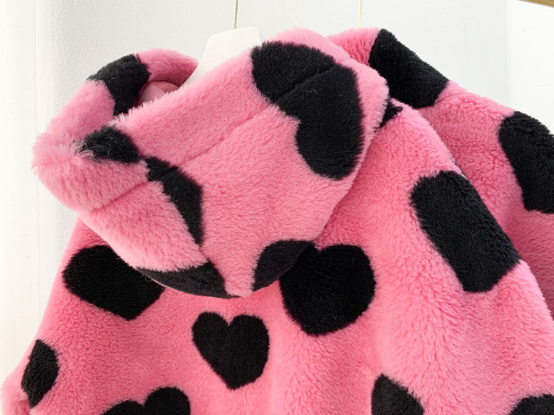 涂鸦式字母笑脸印花 羊羔绒麂皮绒皮毛一体外套