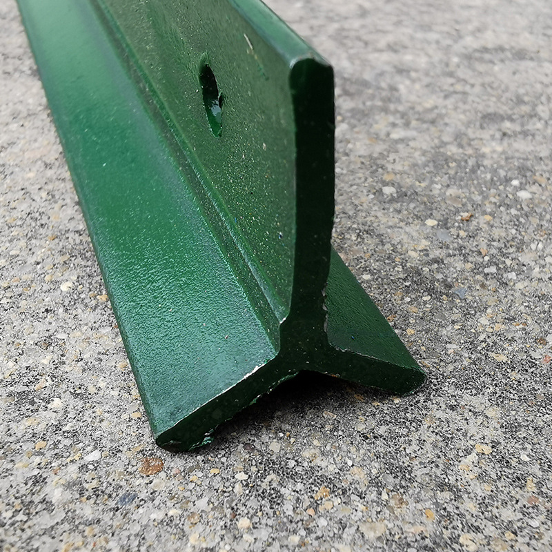 荷兰网立柱护栏网立柱铁丝网立柱角铁立柱钢管立柱护栏实心立柱