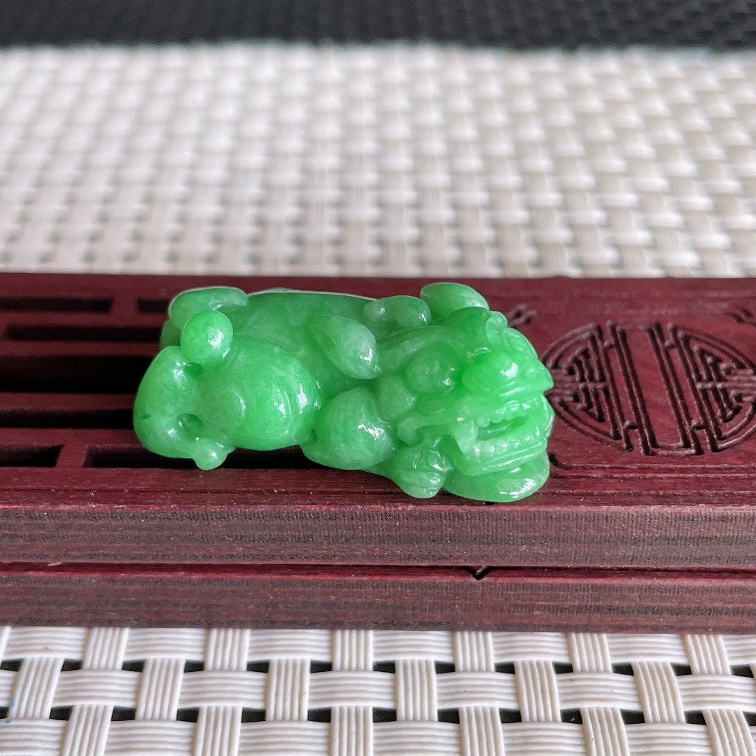 缅甸天然翡翠a货精雕立体招财男女玉挂件满绿貔貅翡翠吊坠13.68