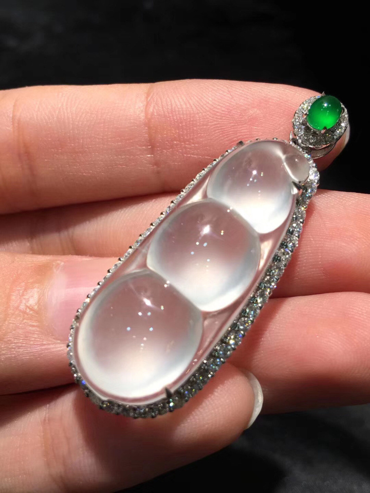 翡翠吊坠四季平安豆冰种天然缅甸玉吊坠阳绿飘花18k镶嵌a货挂件