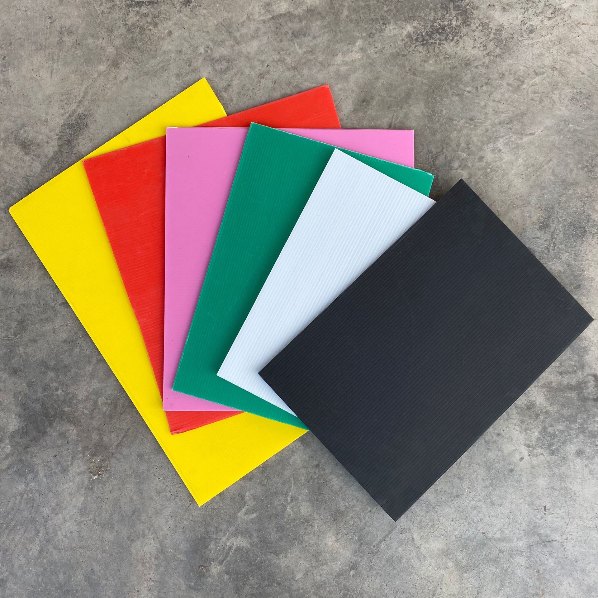 pp中空板加厚隔板高硬度万通板多用途塑料瓦楞板周转箱防静电黑色