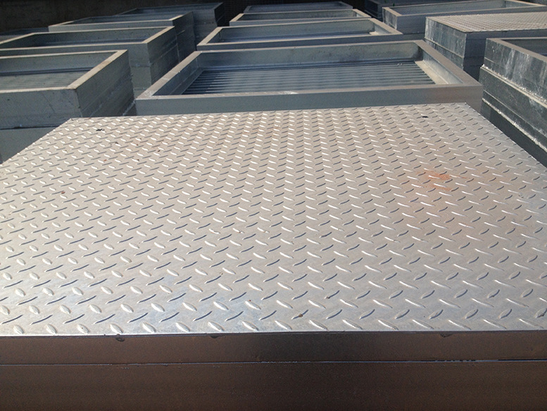 厂家定制热镀锌钢格栅复合花纹板沟盖 集水坑钢盖板 镀锌钢沟盖板