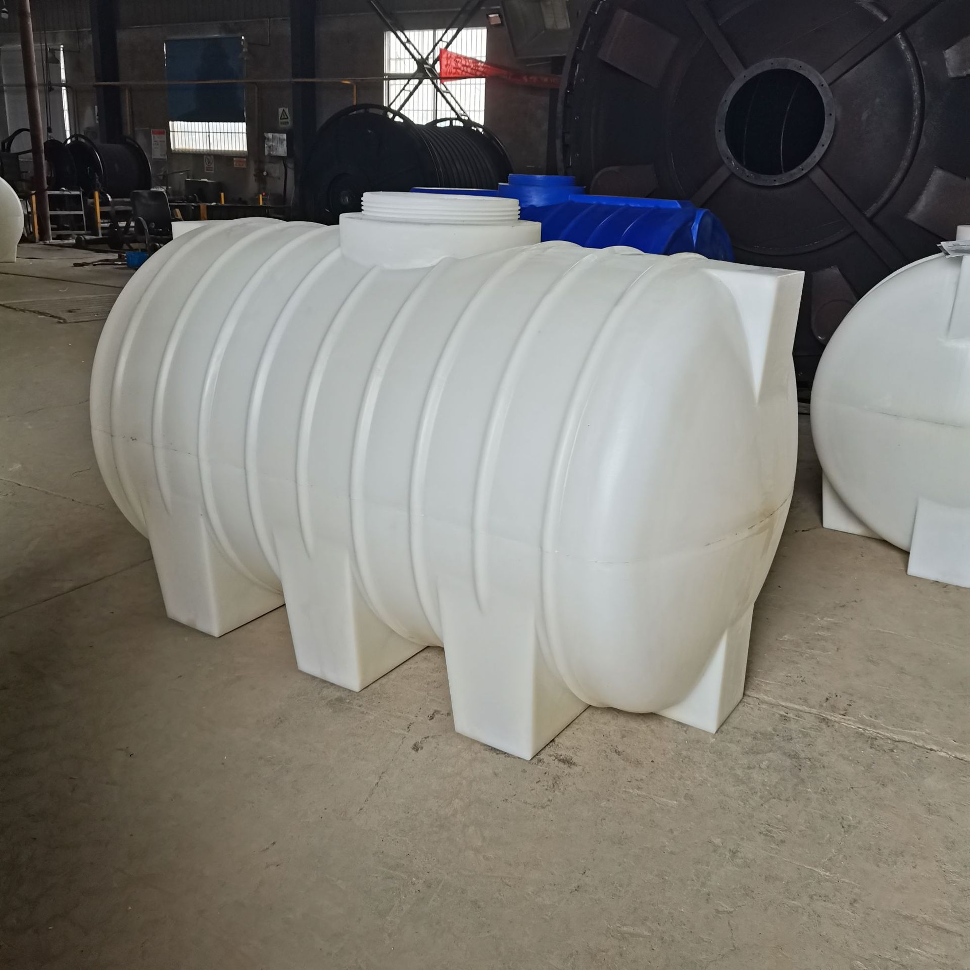 厂家直供1000l 2吨卧式塑料桶3立方pe车载水箱耐酸碱化工桶储罐